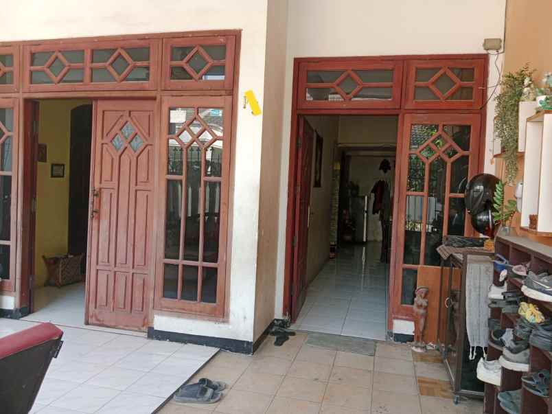dijual rumah griya kebraon