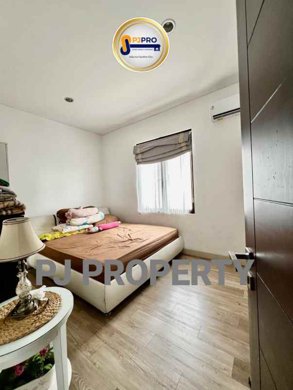 dijual rumah harapan indah cluster