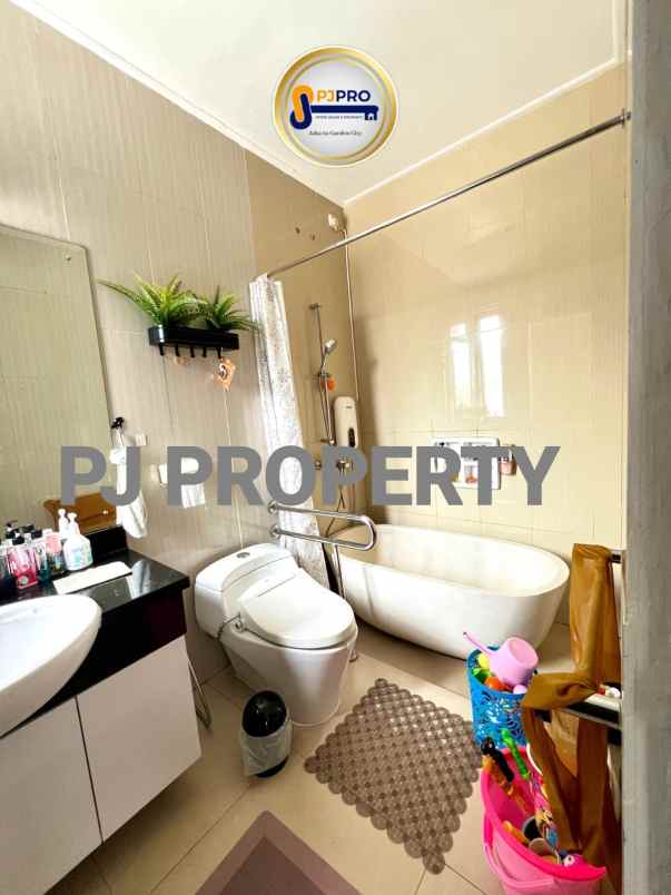 dijual rumah harapan indah cluster