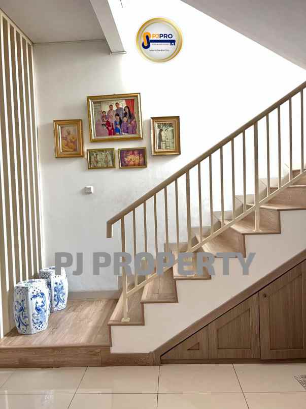 dijual rumah harapan indah cluster