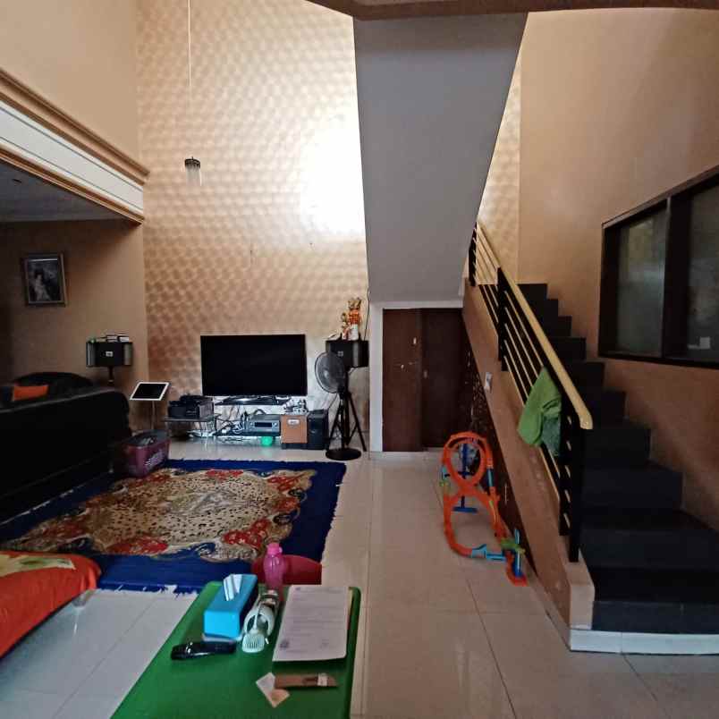 dijual rumah hook di legenda wisata cibubur