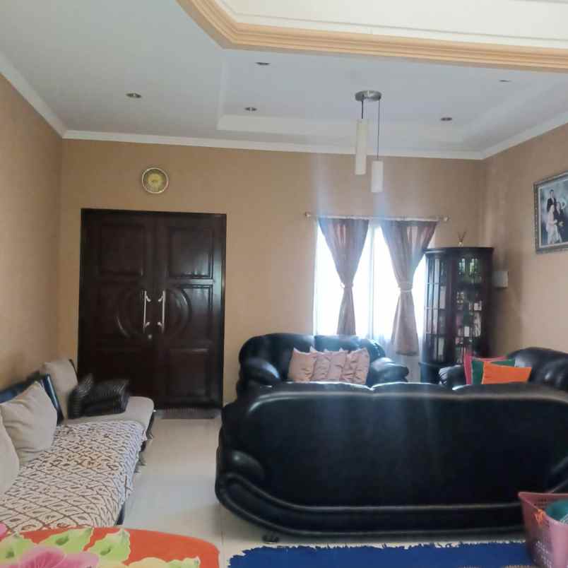 dijual rumah hook di legenda wisata cibubur