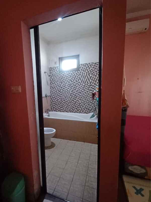 dijual rumah hook di legenda wisata cibubur