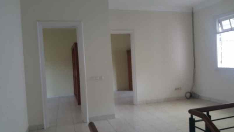 dijual rumah hook di legenda wisata cibubur