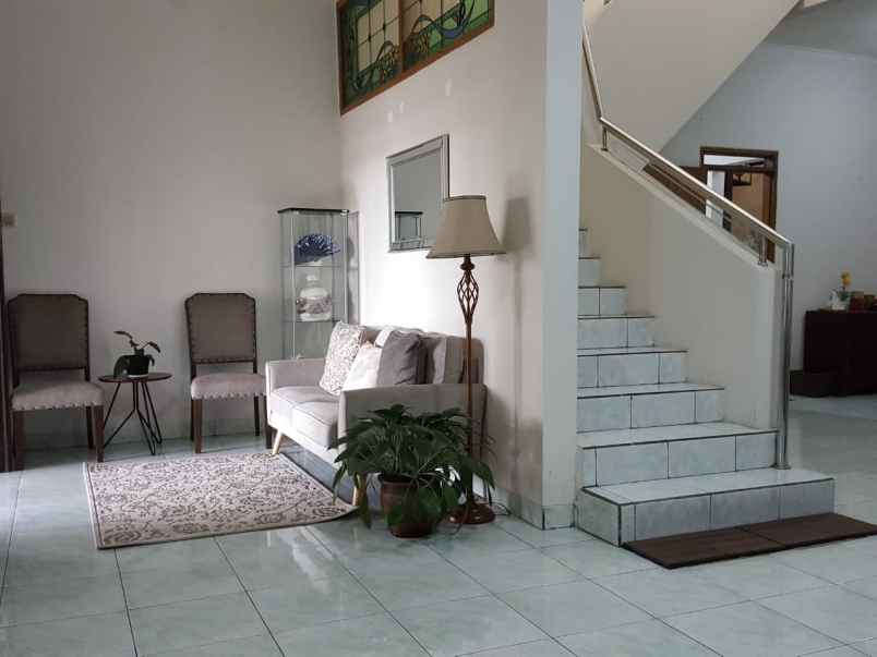 dijual rumah istana kawaluyaan indah