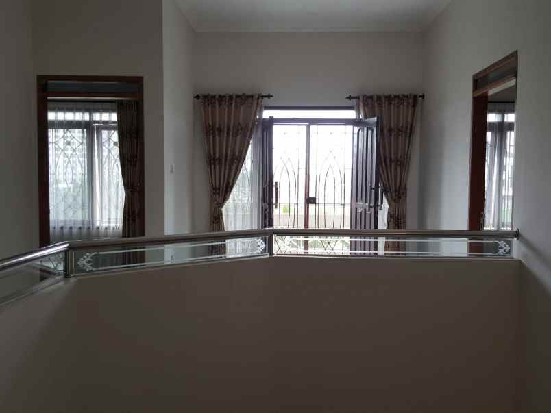 dijual rumah istana kawaluyaan indah