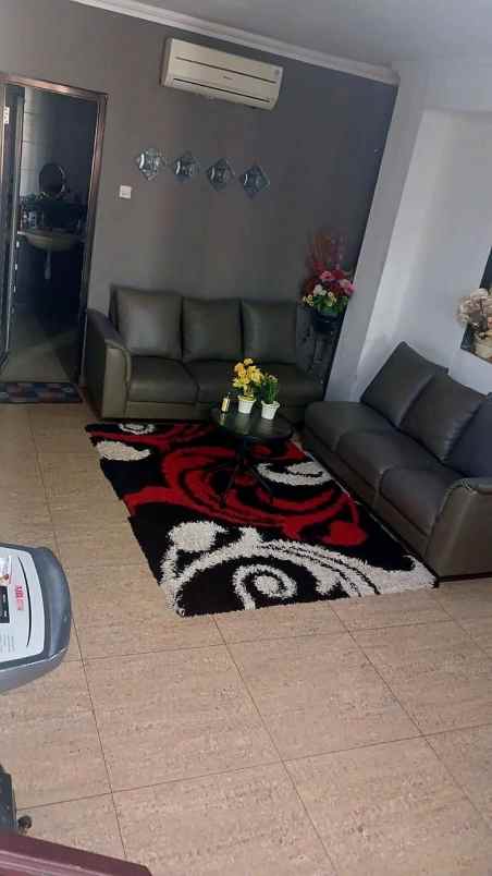 dijual rumah jalan babatan pratama