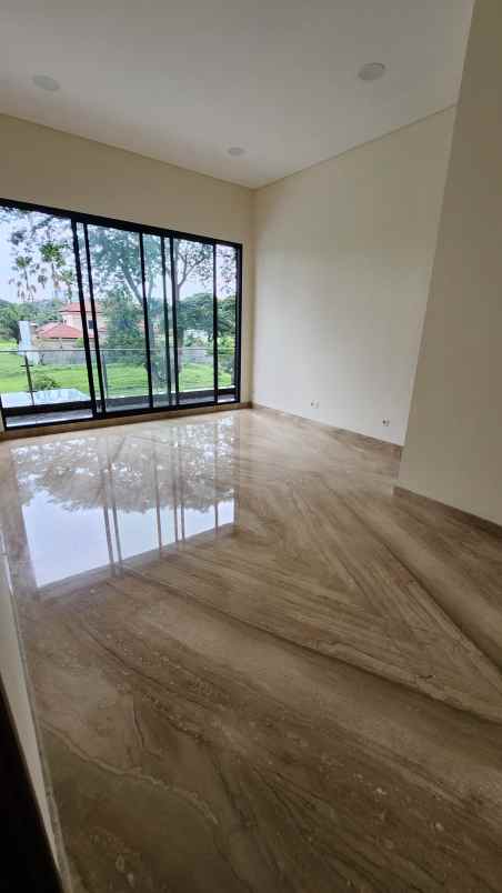 dijual rumah jalan bukit golf internasional