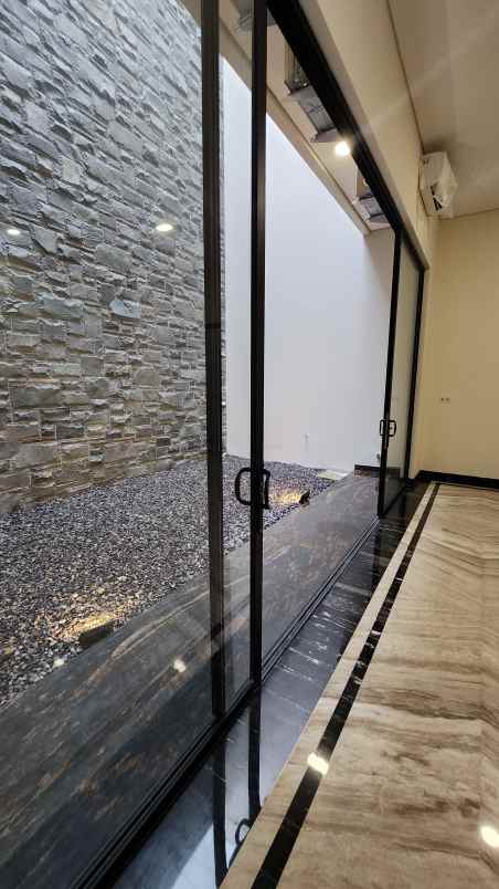 dijual rumah jalan bukit golf internasional
