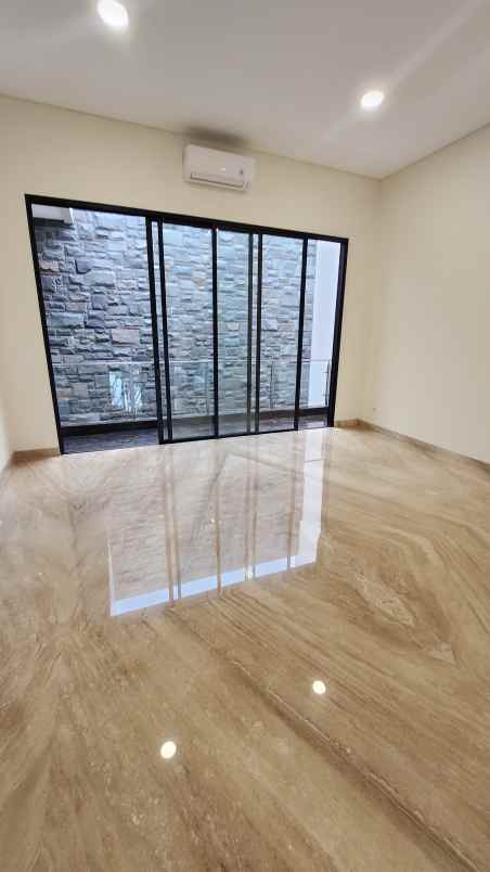 dijual rumah jalan bukit golf internasional