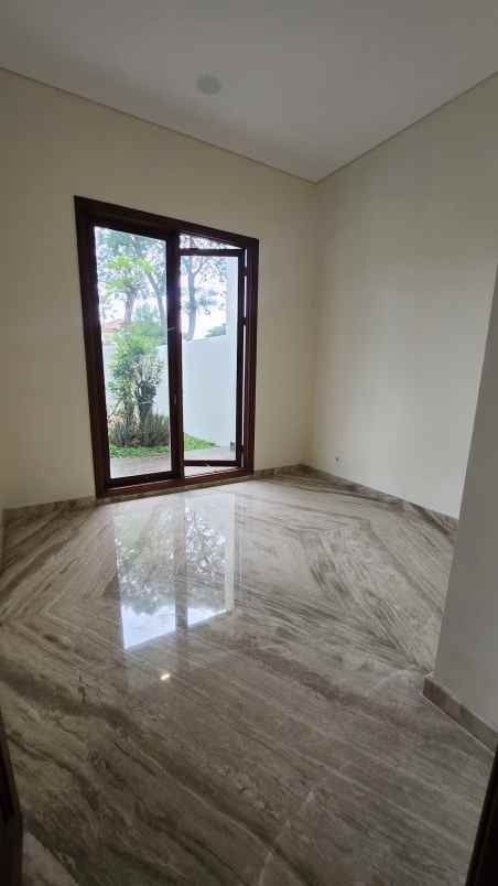 dijual rumah jalan bukit golf internasional