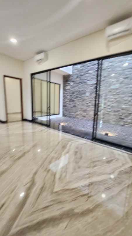 dijual rumah jalan bukit golf internasional