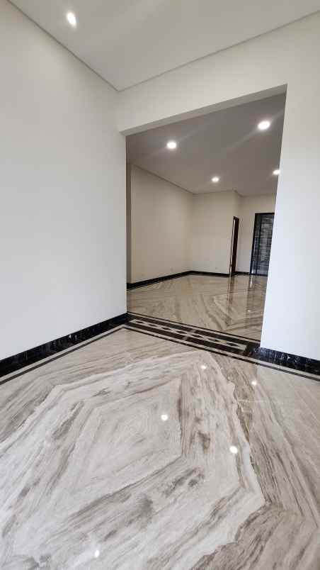 dijual rumah jalan bukit golf internasional