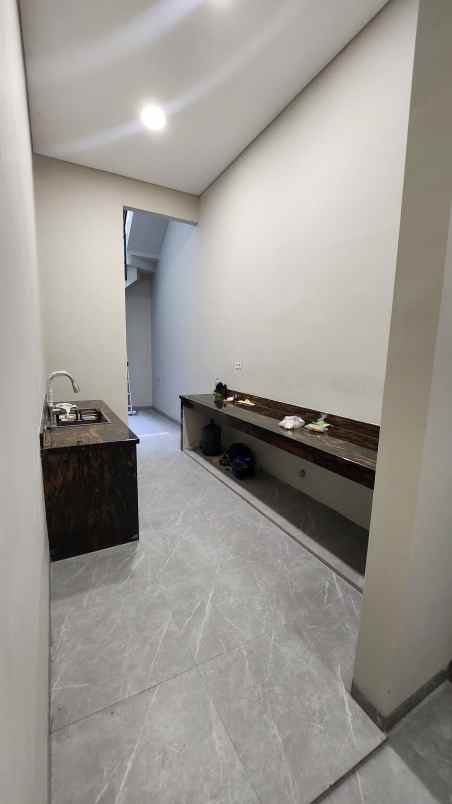 dijual rumah jalan bukit golf internasional