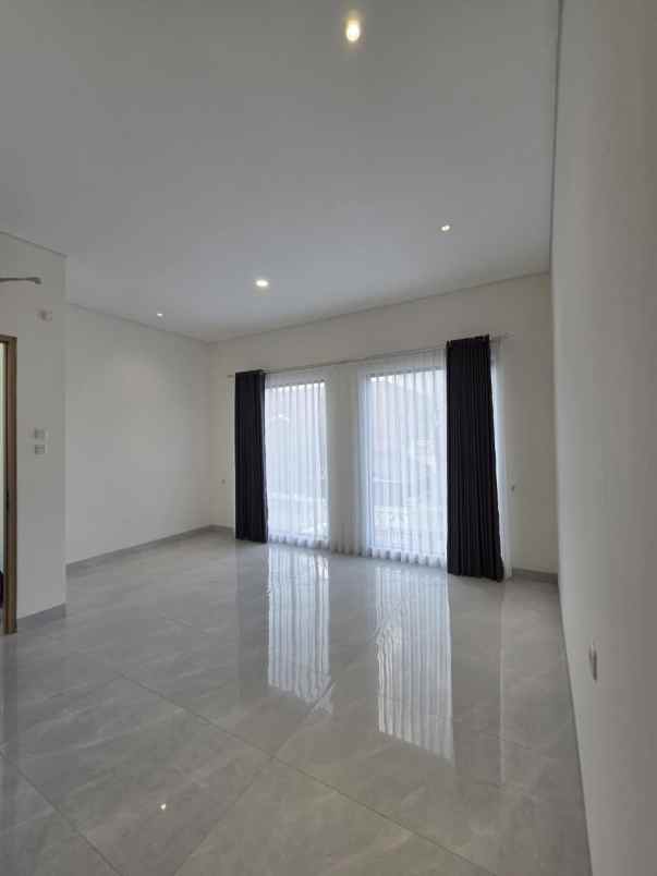 dijual rumah jalan kelapa puyuh