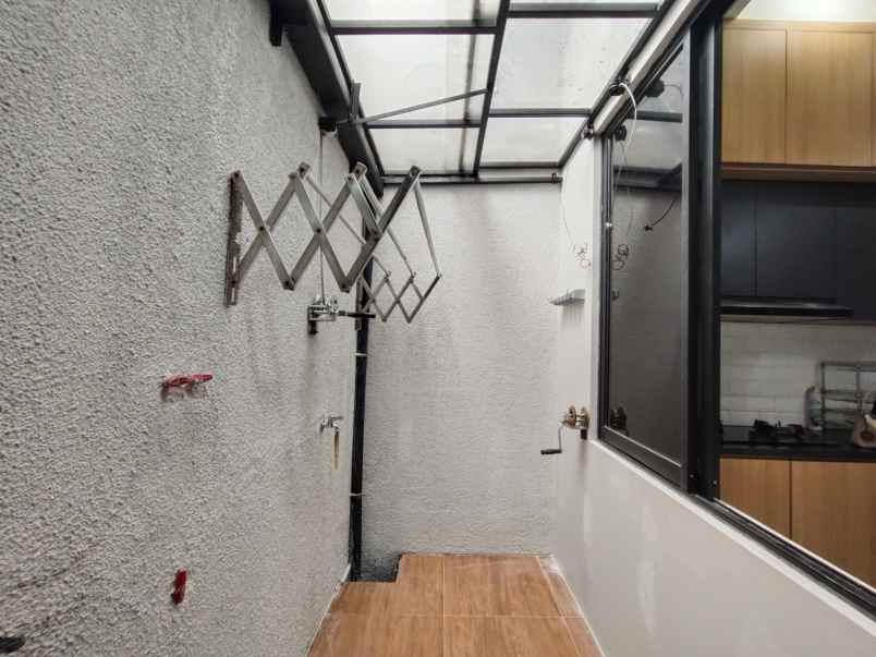 dijual rumah jalan mahkota ruby 136