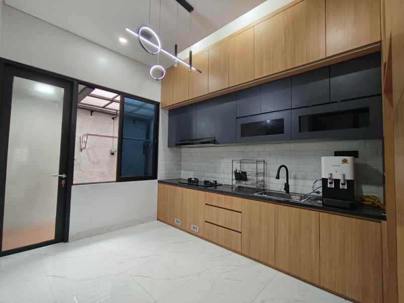 dijual rumah jalan mahkota ruby 136