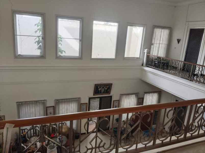 dijual rumah jalan mulyosari prima