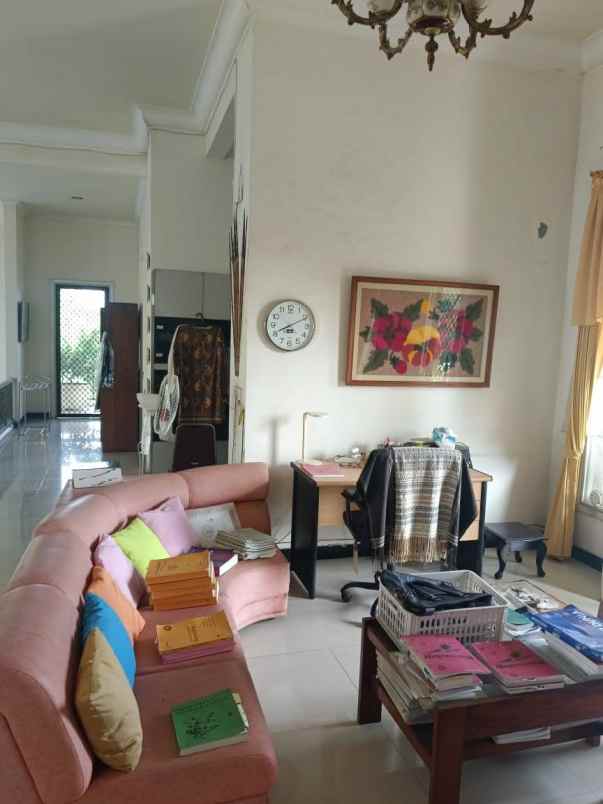 dijual rumah jalan mulyosari prima