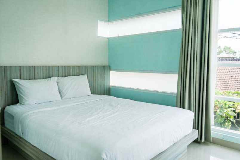 dijual rumah jalan persada teuku umar barat