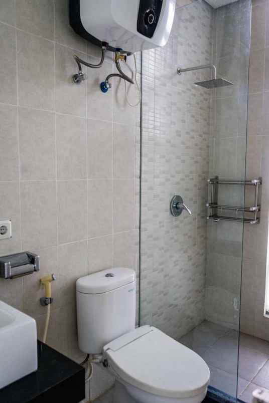 dijual rumah jalan persada teuku umar barat