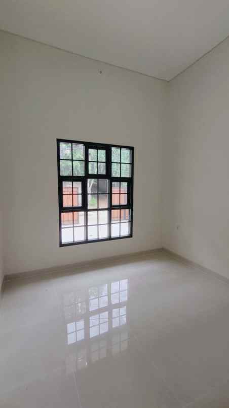 dijual rumah jalan raya aria putra