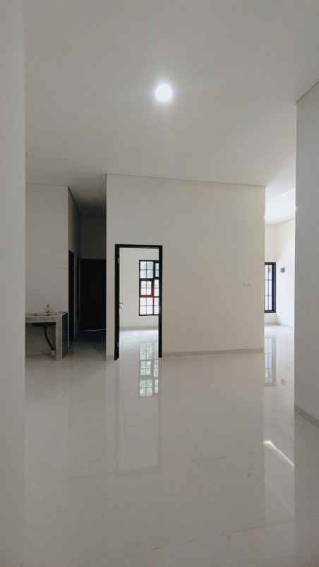 dijual rumah jalan raya aria putra