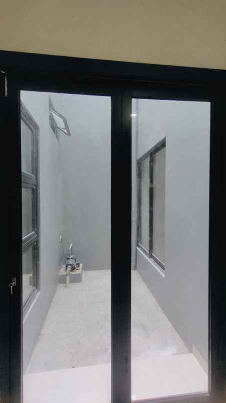 dijual rumah jalan raya aria putra