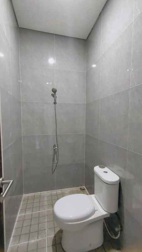 dijual rumah jalan raya aria putra