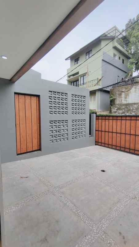dijual rumah jalan raya aria putra