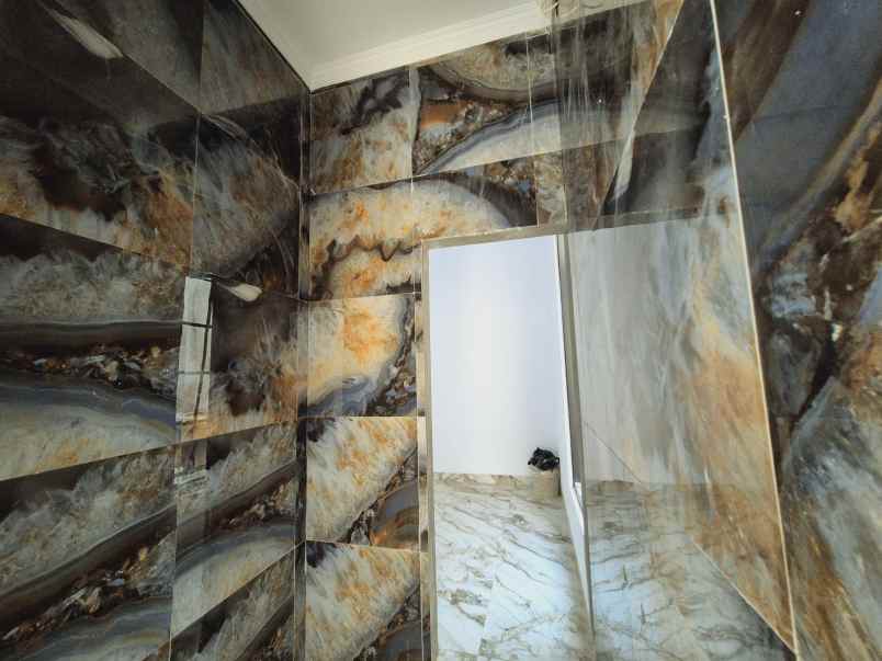 dijual rumah jalan raya cimanggis