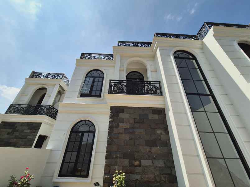 dijual rumah jalan raya cimanggis