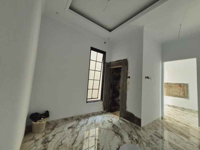 dijual rumah jalan raya cimanggis