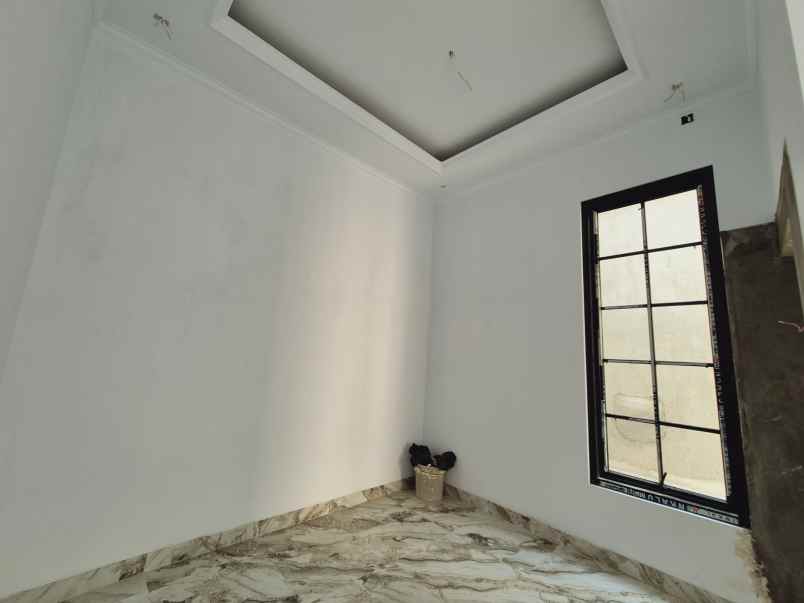 dijual rumah jalan raya cimanggis