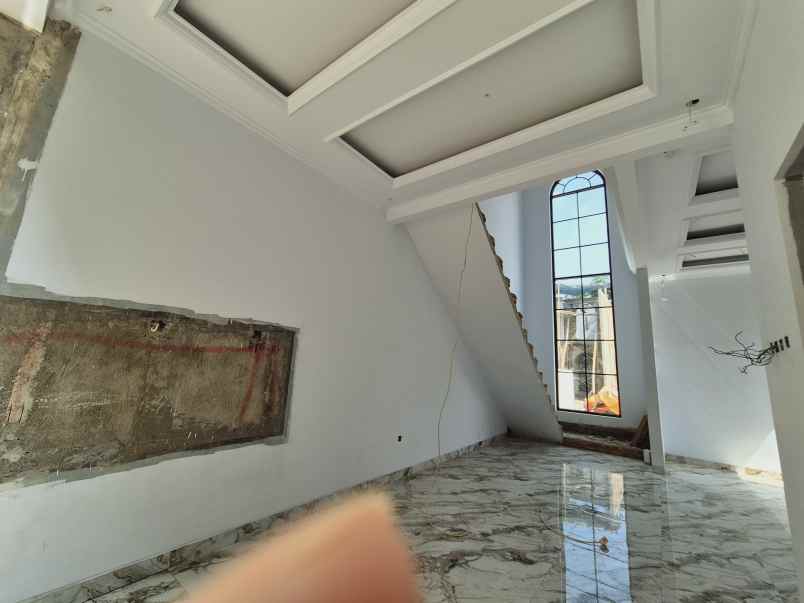 dijual rumah jalan raya cimanggis