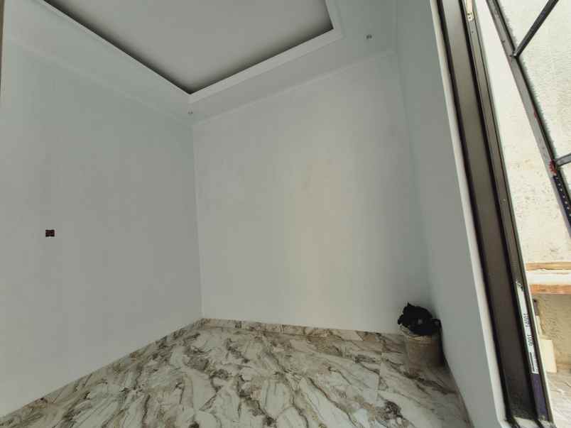 dijual rumah jalan raya cimanggis