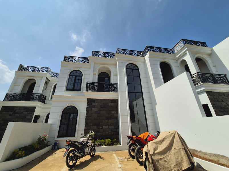 dijual rumah jalan raya cimanggis