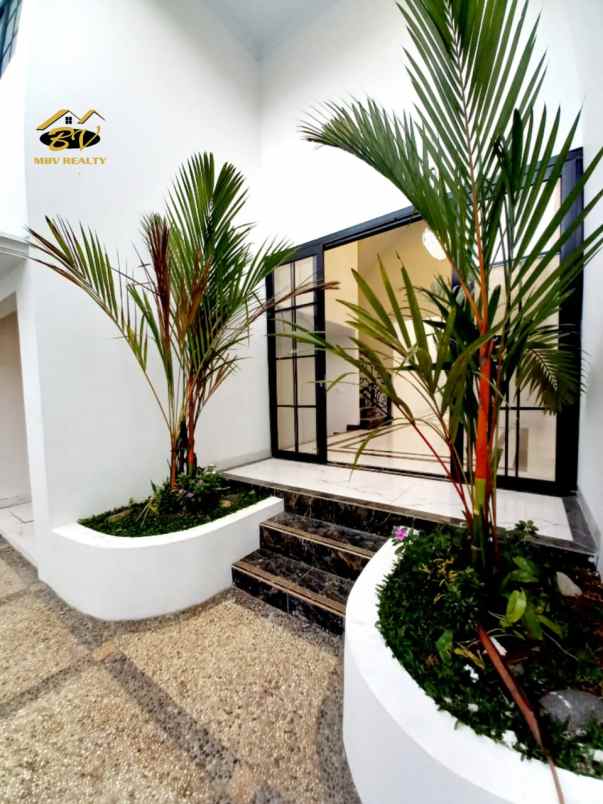 dijual rumah jalan raya jagakarsa