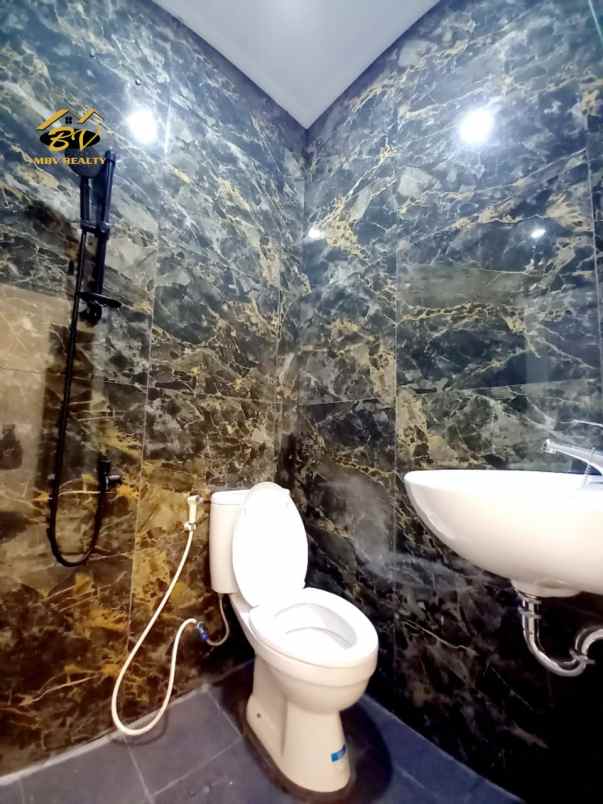 dijual rumah jalan raya jagakarsa