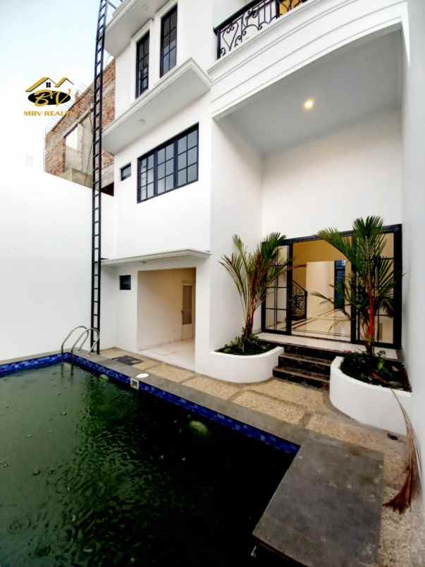 dijual rumah jalan raya jagakarsa