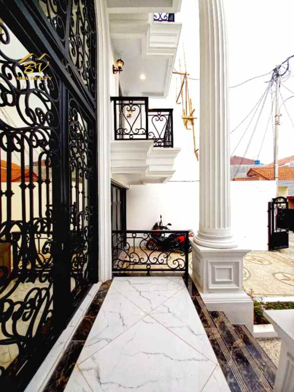 dijual rumah jalan raya jagakarsa