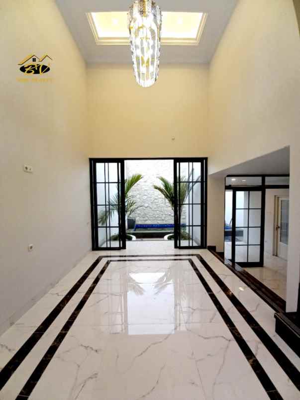 dijual rumah jalan raya jagakarsa