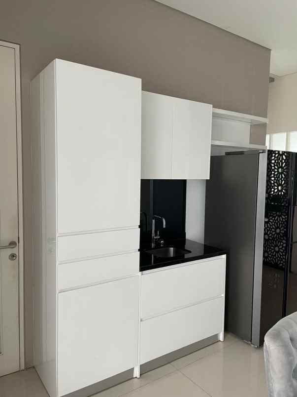 dijual rumah jalan royal residence
