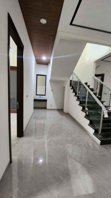 dijual rumah jalan south emerald mansion