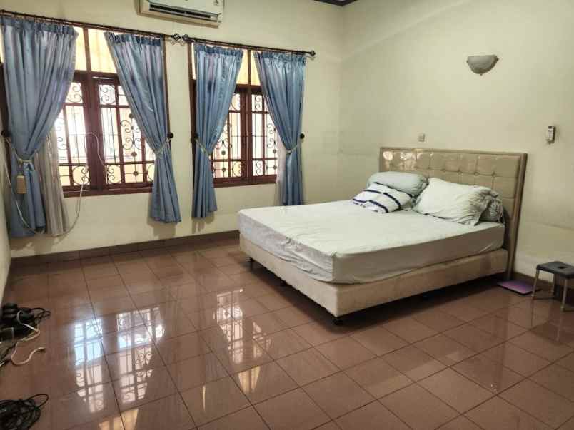 dijual rumah jalan swaday duren sawit