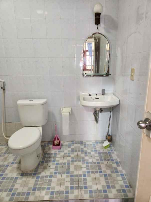 dijual rumah jalan swaday duren sawit