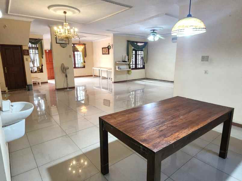 dijual rumah jalan swaday duren sawit