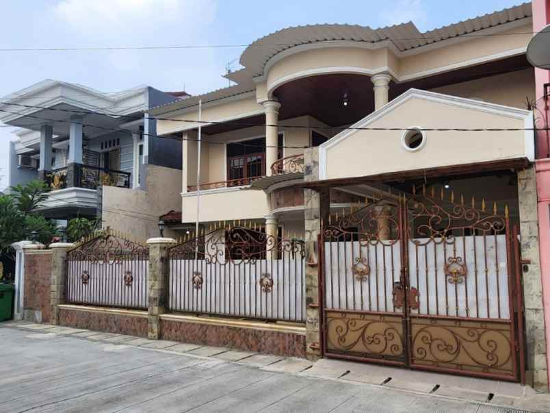 dijual rumah jalan swaday duren sawit