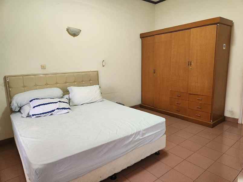 dijual rumah jalan swaday duren sawit