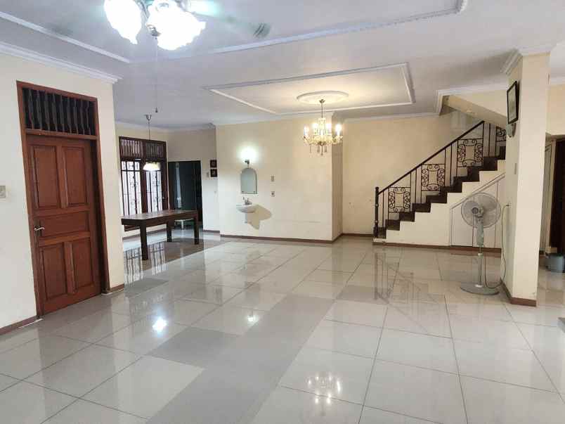 dijual rumah jalan swaday duren sawit